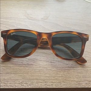 Ray-Ban Wayfarer Tortoise Frame